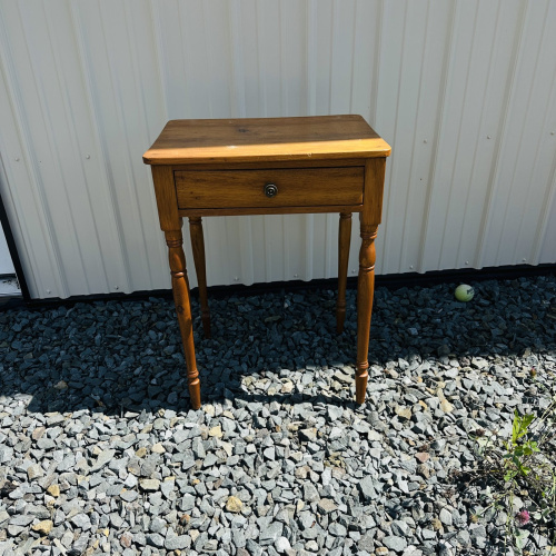 Lot 656: Vintage single-drawer side table with turned tapered legs, pine and oak construction
