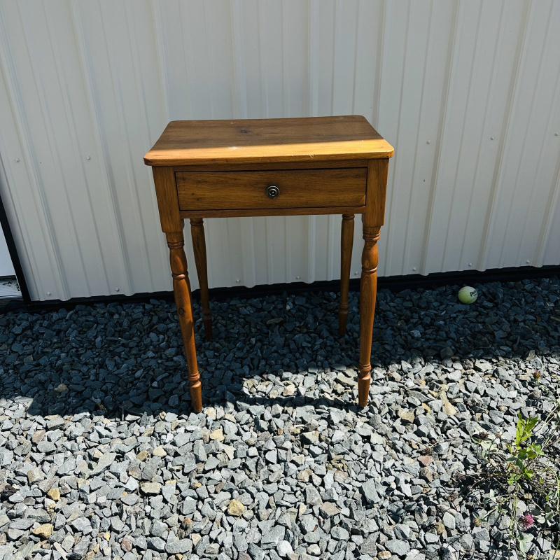 Lot 656: Vintage single-drawer side table with turned tapered legs, pine and oak construction
