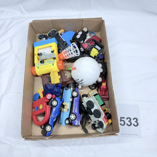Lot 533: Mixed vintage die-cast & plastic toy lot, incl. Fisher-Price viewer, Hot Wheels cars & softball