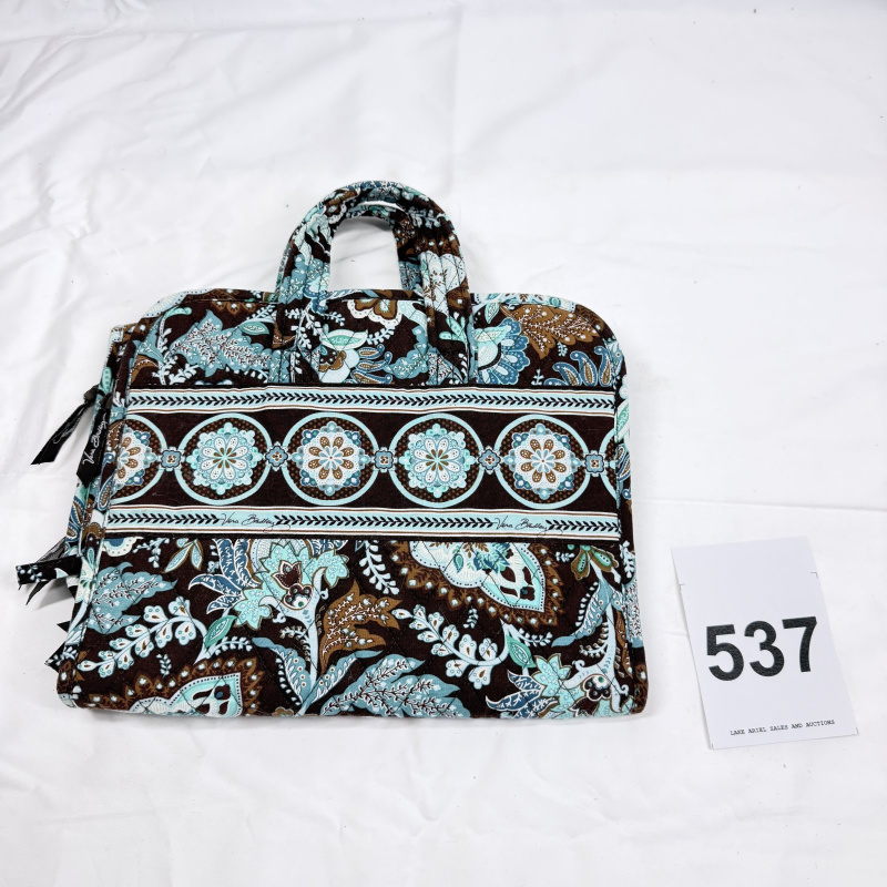 Lot 537: Vera Bradley "Java Blue" hanging travel organizer with jewelry pockets