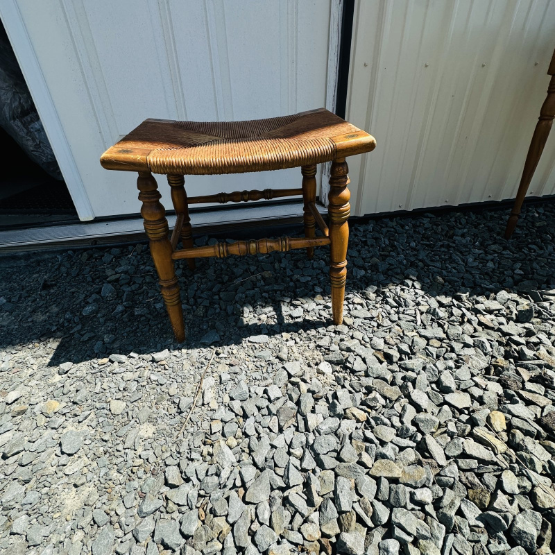 Lot 657: Vintage turned maple rush-seat vanity stool, splayed spindle legs
