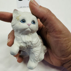 Lot 548: Vintage porcelain cat figurine lot: kitten, sofa planter, candle holder, and coin bank, set of 4