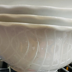 Lot 552: Vintage Allied Design "Classic White" rose floral cereal bowls, set of 4, silver trim