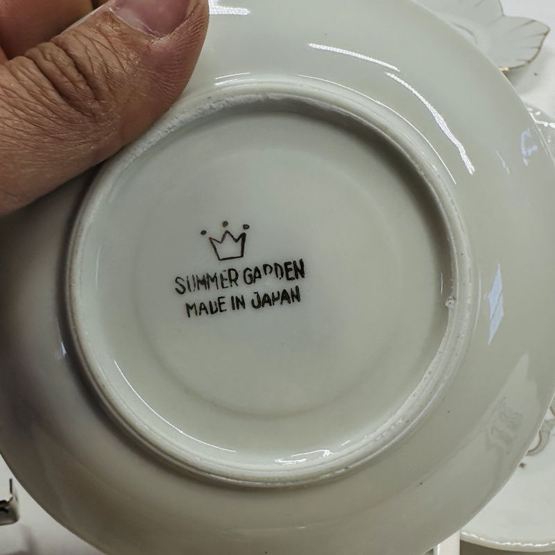 Lot 558: Vintage Japan porcelain floral demitasse cup, saucers & mini plates lot with gold trim, 9 pieces