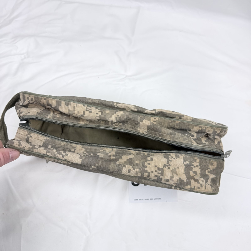 Lot 574: US Military ACU Digital Camouflage Travel Toiletry Kit Bag, Zippered Shaving/Dopp Kit
