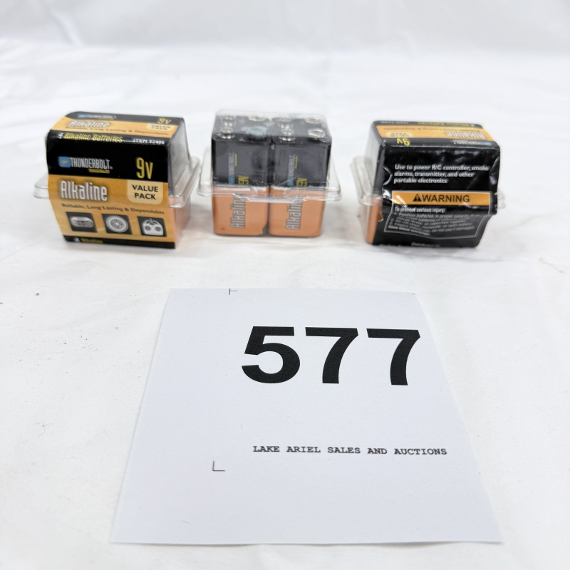 Lot 577: Thunderbolt Magnum 9V Alkaline Batteries Value Pack, lot of 3 (12 batteries total), Item 92408