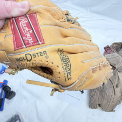 Lot 594: Vintage Rawlings "Fastback" HOLDSTER baseball glove and Rawlings "Dave Concepcion" GJ40 catcher's mitt, pair of two gloves
