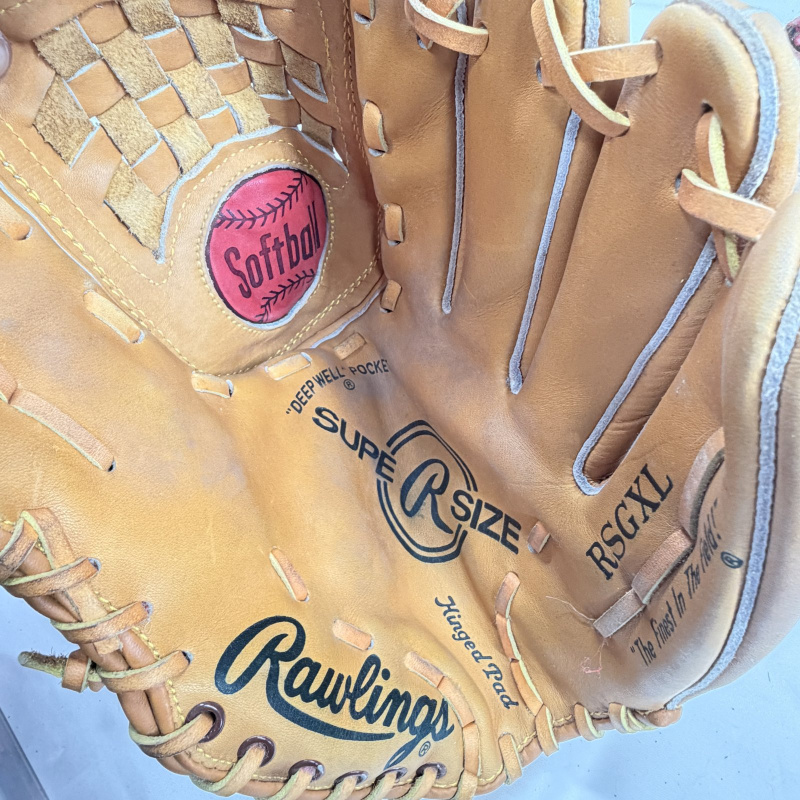 Lot 594: Vintage Rawlings "Fastback" HOLDSTER baseball glove and Rawlings "Dave Concepcion" GJ40 catcher's mitt, pair of two gloves