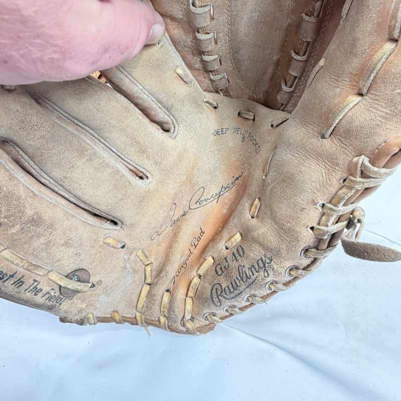 Lot 594: Vintage Rawlings "Fastback" HOLDSTER baseball glove and Rawlings "Dave Concepcion" GJ40 catcher's mitt, pair of two gloves