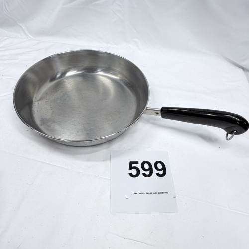 Lot 598: Vintage Revere Ware 10" stainless steel skillet with copper-clad bottom, Clinton Ill USA