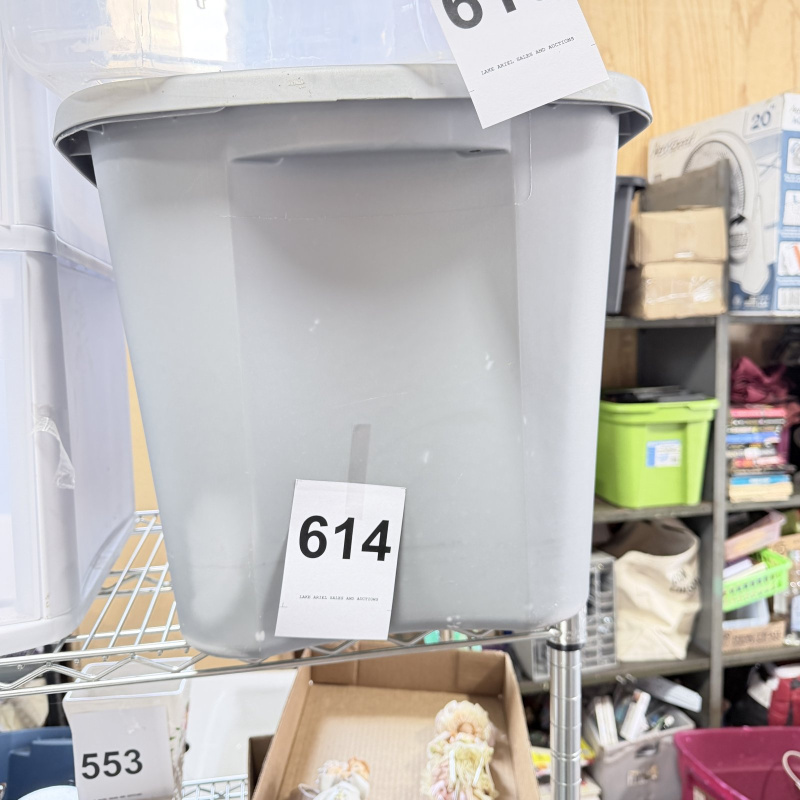 Lot 614: Gray plastic trash can with lid