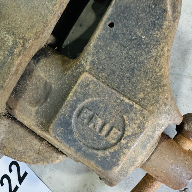 Lot 622: Vintage Erie Tool Works No. 2C cast iron bench vise, Erie PA USA