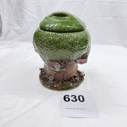 Lot 630: Vintage Keebler Elf Hollow Tree Cookie Jar, Ernie the Elf ceramic