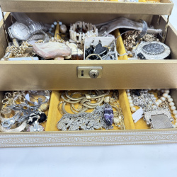 Lot 631: Vintage gold-tone three-tier jewellery box with costume jewellery collection, watches, necklaces, brooches and cameos