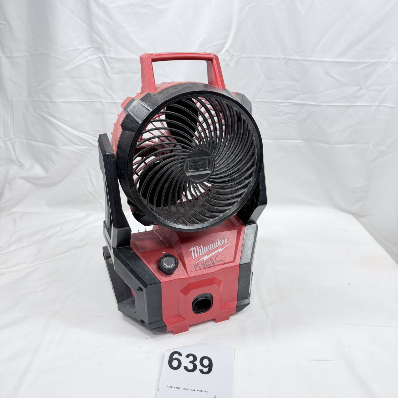 Lot 639: Milwaukee M18 cordless jobsite fan with RedLithium battery, model 0886-20