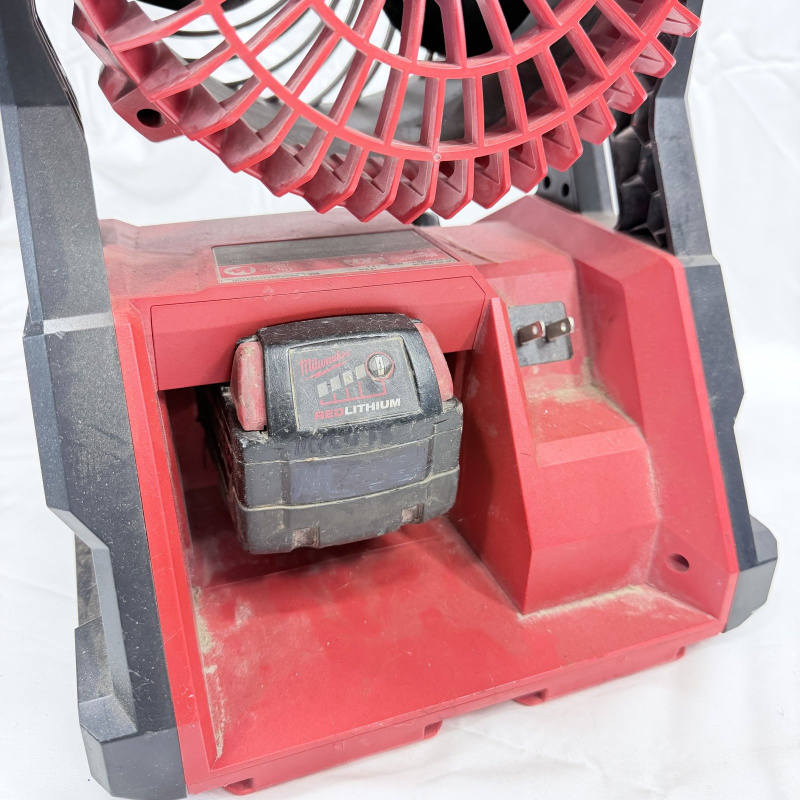 Lot 639: Milwaukee M18 cordless jobsite fan with RedLithium battery, model 0886-20