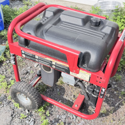 Lot 661: Husky 5000 Running Watts/6250 Starting Watts portable gas generator, Subaru engine, with cracked frame