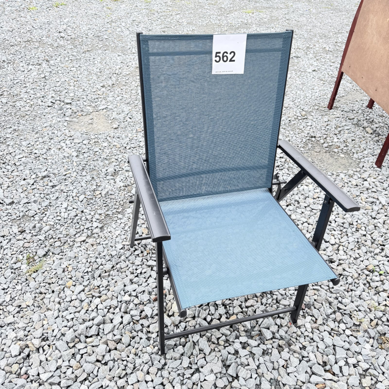 Lot 562: Folding sling-fabric patio chair with armrests, blue/gray mesh seat and back