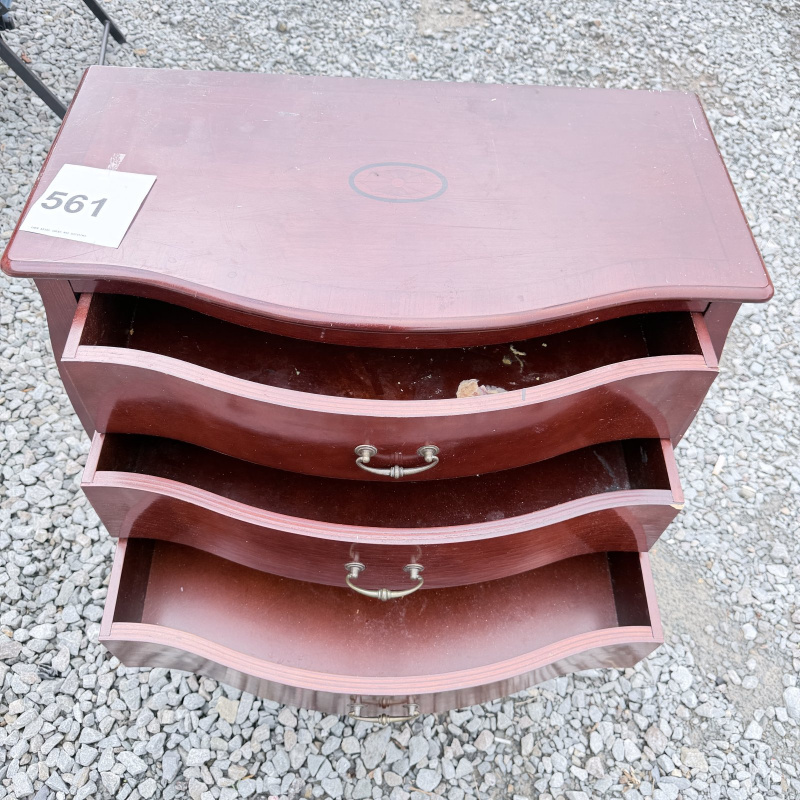 Lot 561: Vintage mahogany serpentine-front 3-drawer chest/nightstand with inlaid top medallion